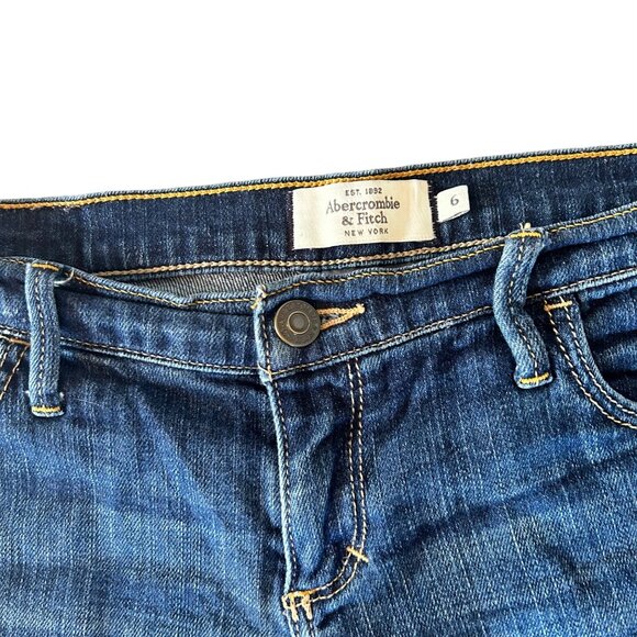 Abercrombie & Fitch Medium Wash Frayed Hem Stretch Shorts 6 - Picture 3 of 5